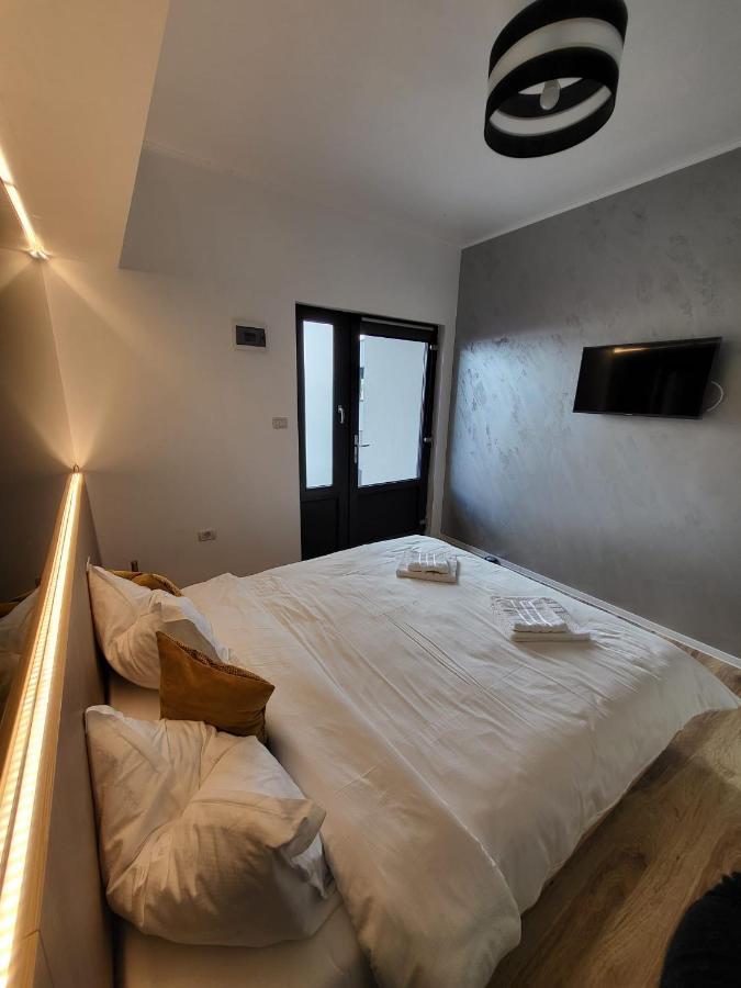 Отель Casa Mina Divici Экстерьер фото